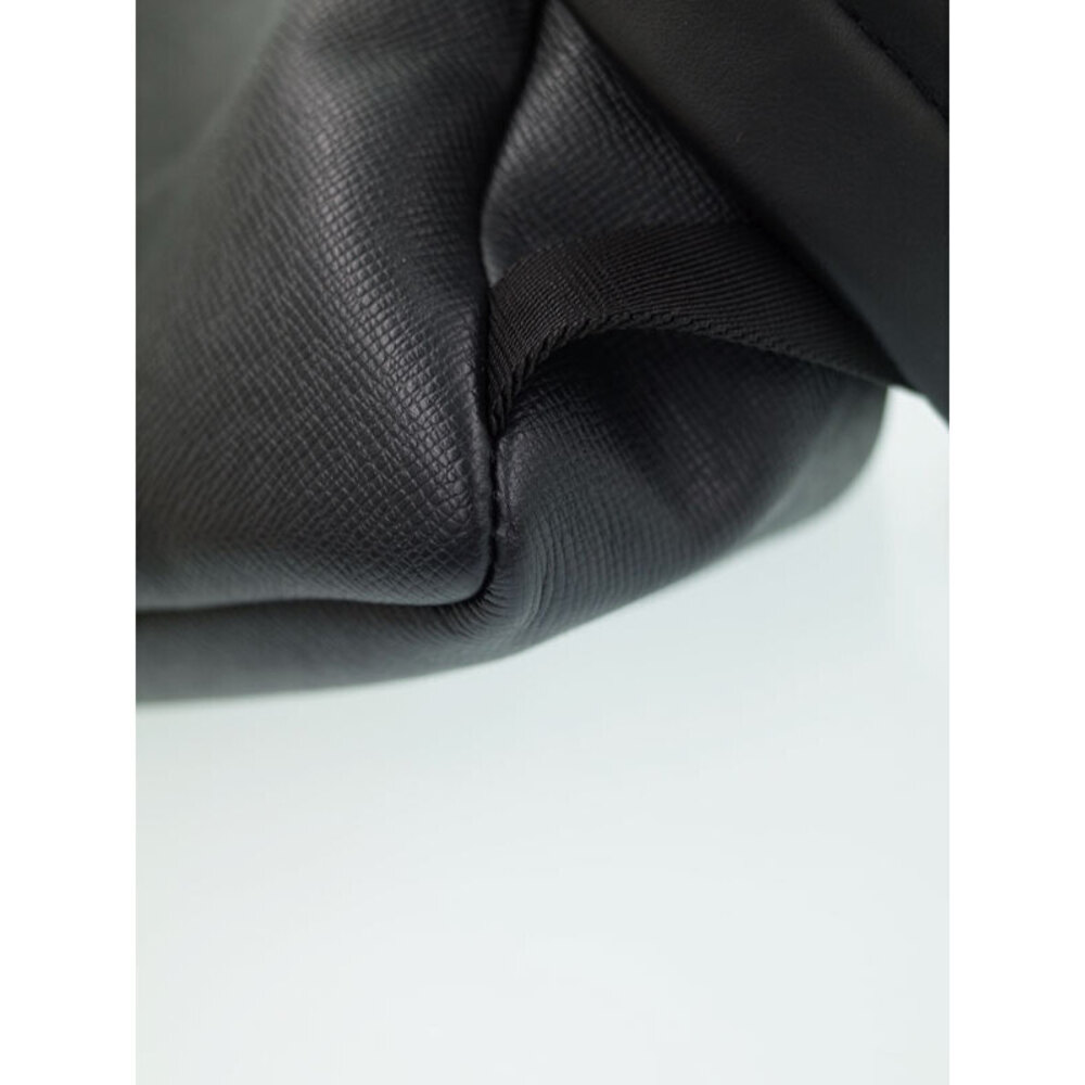 Louis Vuitton Taiga Discovery Backpack - Picture 4 of 9